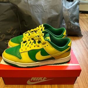 Nike dunk low size 10.5 yellow & green
